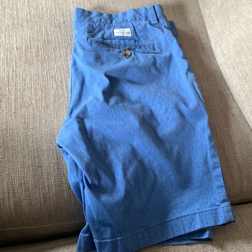 Men’s/Boys Vineyard Vines starfish print blue breaker short size 30